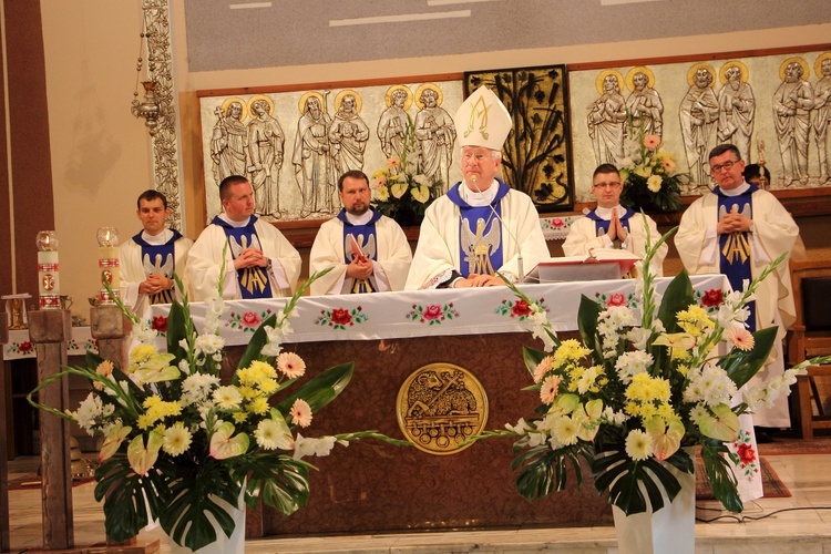 Powitanie ikony MB Częstochowskiej w parafii Chrystusa Dobrego Pasterza w Łowiczu