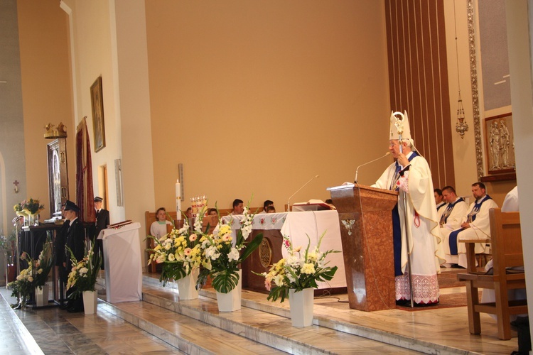 Powitanie ikony MB Częstochowskiej w parafii Chrystusa Dobrego Pasterza w Łowiczu