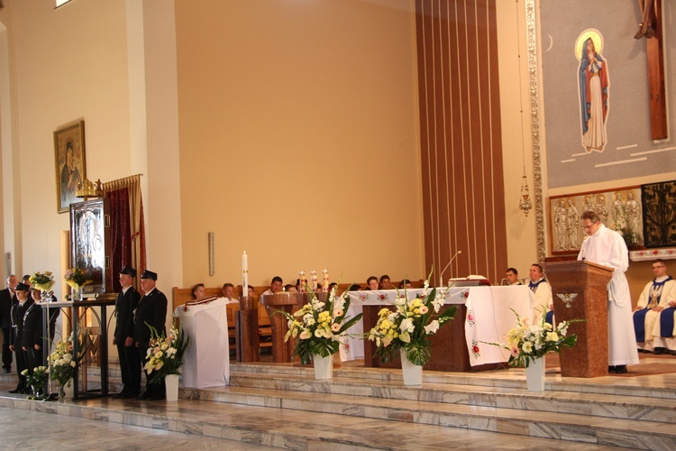 Powitanie ikony MB Częstochowskiej w parafii Chrystusa Dobrego Pasterza w Łowiczu