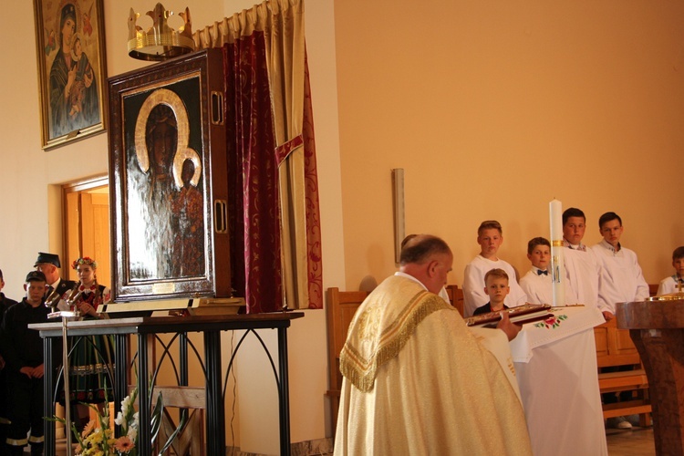 Powitanie ikony MB Częstochowskiej w parafii Chrystusa Dobrego Pasterza w Łowiczu