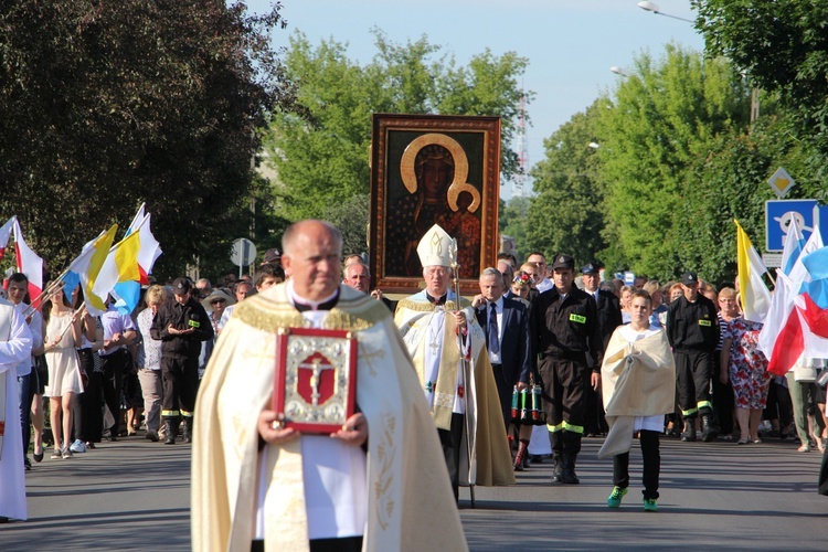 Powitanie ikony MB Częstochowskiej w parafii Chrystusa Dobrego Pasterza w Łowiczu