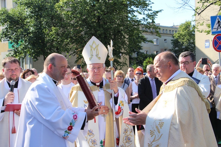 Powitanie ikony MB Częstochowskiej w parafii Chrystusa Dobrego Pasterza w Łowiczu