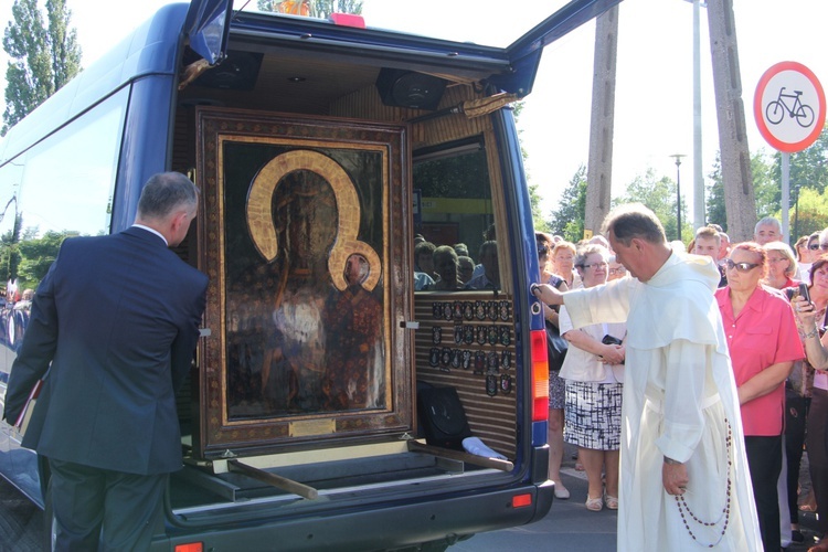 Powitanie ikony MB Częstochowskiej w parafii Chrystusa Dobrego Pasterza w Łowiczu