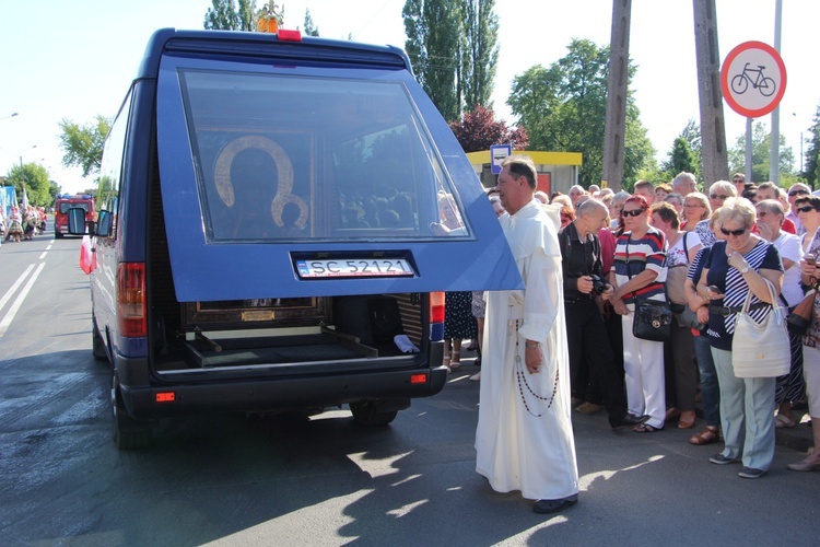 Powitanie ikony MB Częstochowskiej w parafii Chrystusa Dobrego Pasterza w Łowiczu