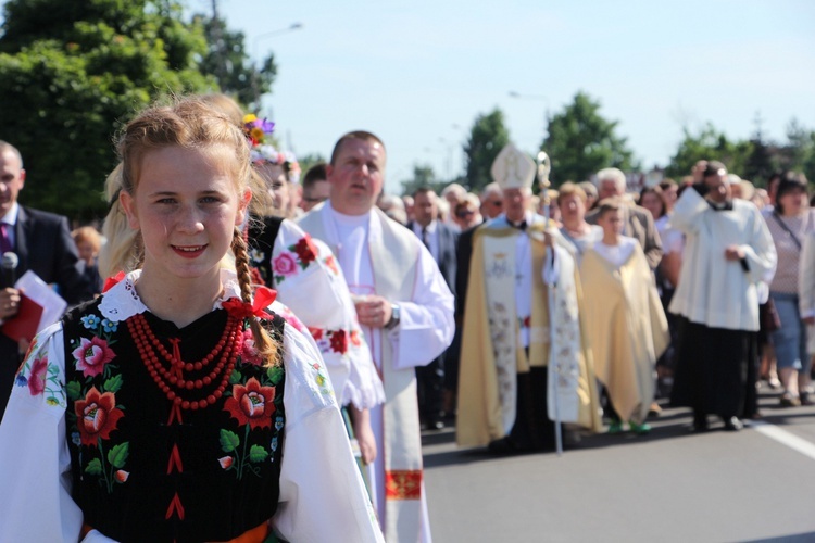 Powitanie ikony MB Częstochowskiej w parafii Chrystusa Dobrego Pasterza w Łowiczu