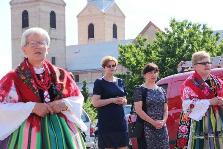 Powitanie ikony MB Częstochowskiej w parafii Chrystusa Dobrego Pasterza w Łowiczu