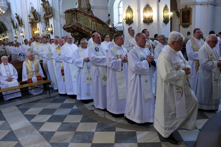 Pielgrzymka duchowieństwa do grobu św. Jadwigi