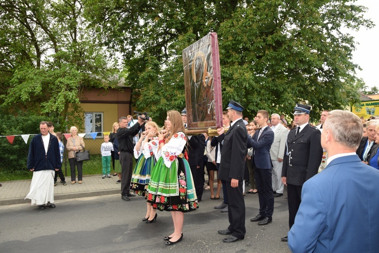 Powitanie ikony MB Częstochowskiej w Łyszkowicach