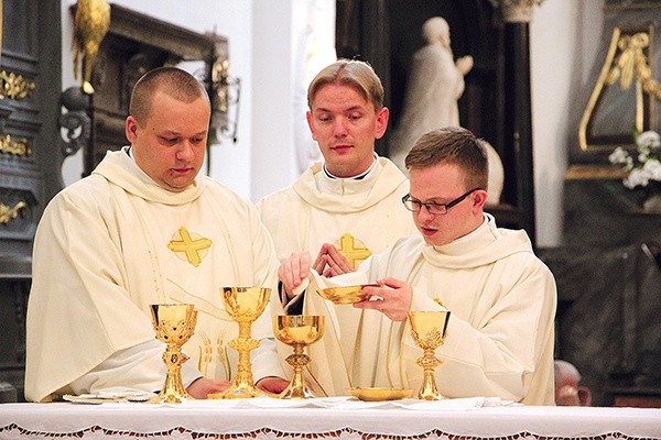 Od lewej: dk. Jakub Kita, dk. Bartłomiej Borowski i dk. Adrian Czerwiński.