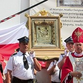 Mszy św. jubileuszowej w uroczystość Zesłania Ducha Świętego przewodniczył bp Andrzej F. Dziuba, ordynariusz łowicki.