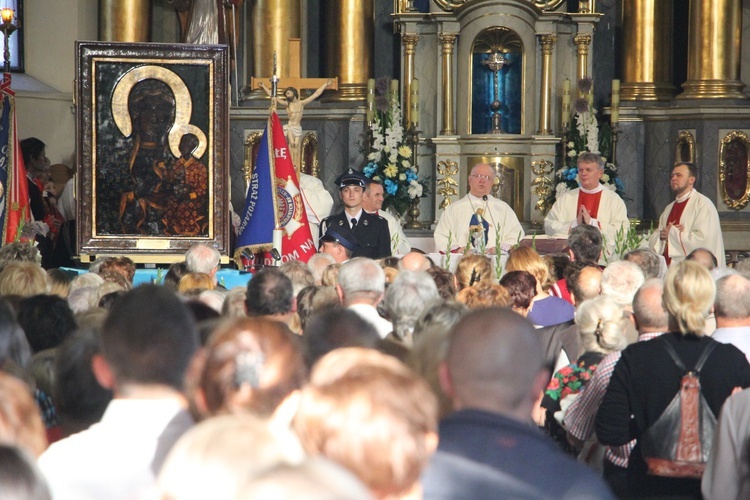 Powitanie ikony MB Częstochowskiej w parafii Świętego Ducha w Łowiczu