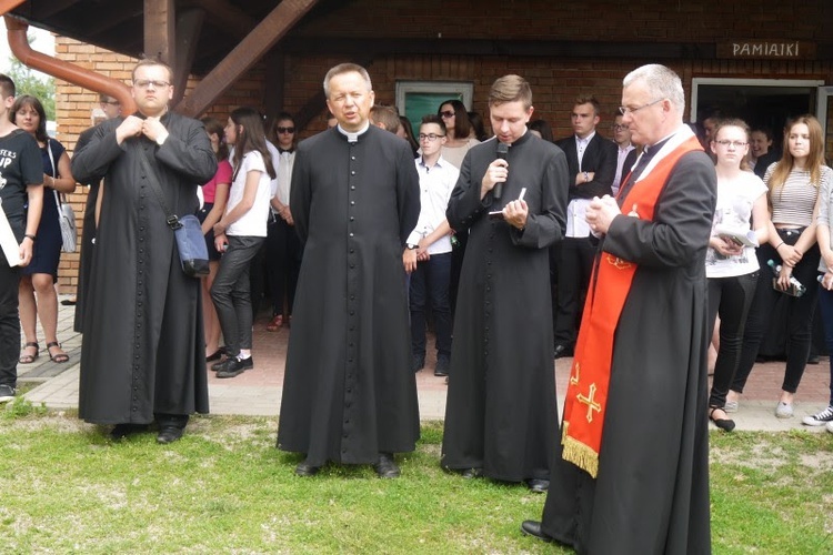 Spotkanie szkół świętych i błogosławionych w Zabawie