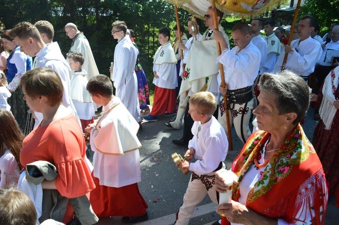 Procesja z widokiem na Tatry w Miętustwie