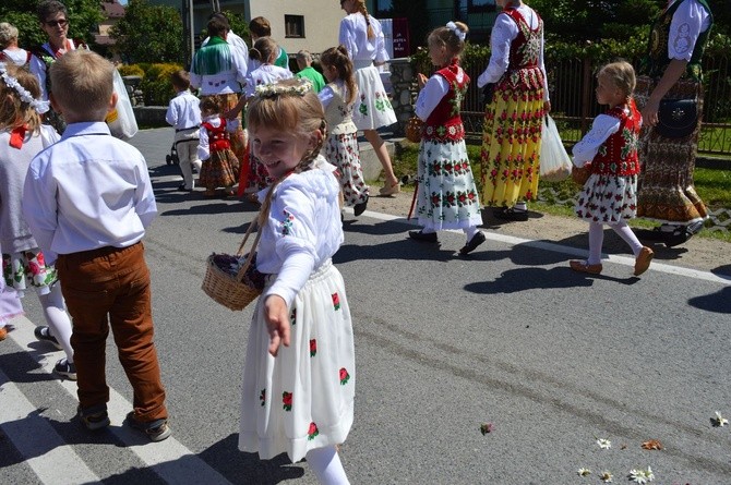 Procesja z widokiem na Tatry w Miętustwie