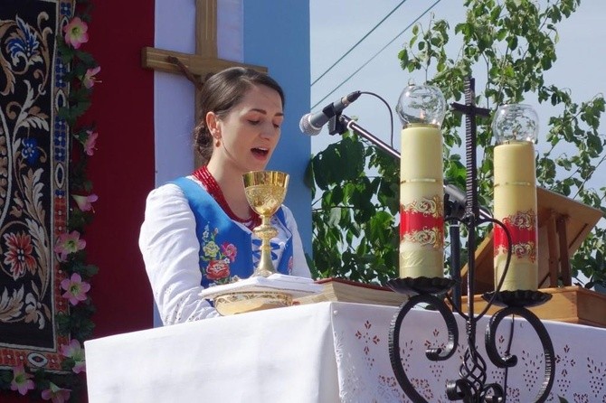 Procesja z widokiem na Tatry w Poroninie 