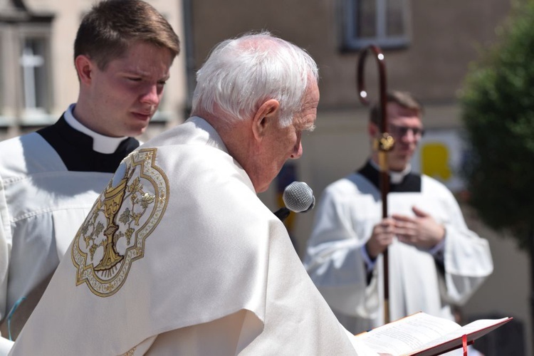 Ulicami Świdnicy z Najświętszym Sakramentem