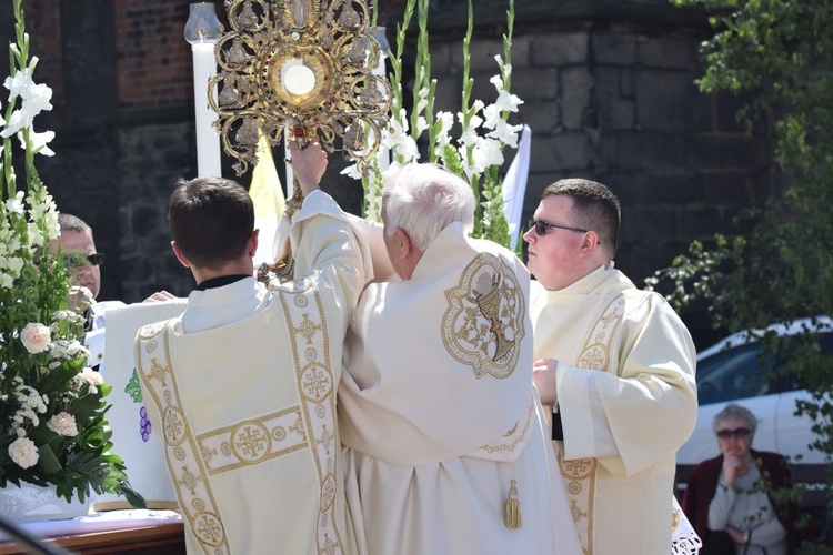 Ulicami Świdnicy z Najświętszym Sakramentem