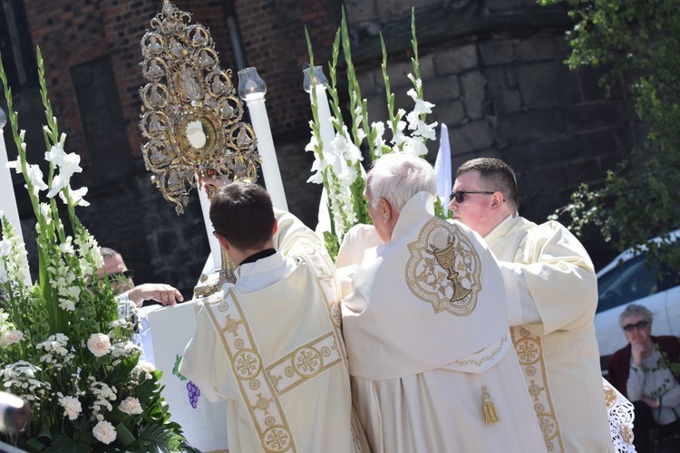 Ulicami Świdnicy z Najświętszym Sakramentem