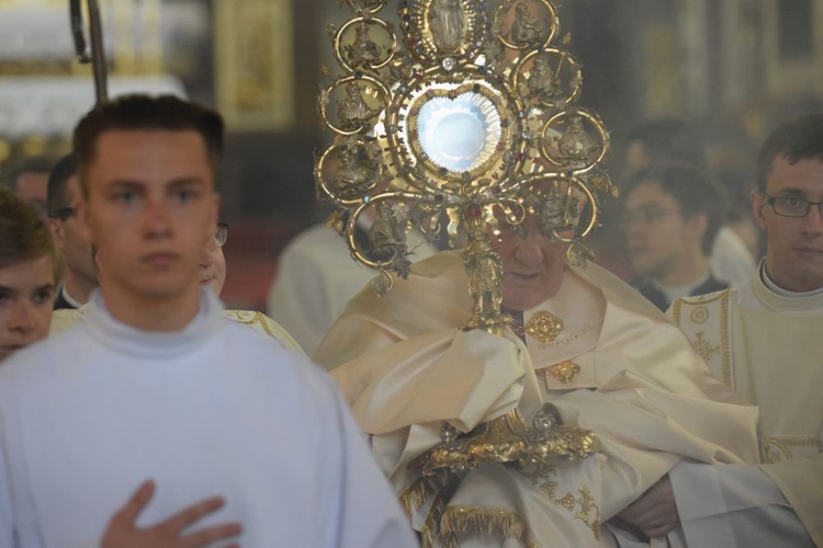 Ulicami Świdnicy z Najświętszym Sakramentem