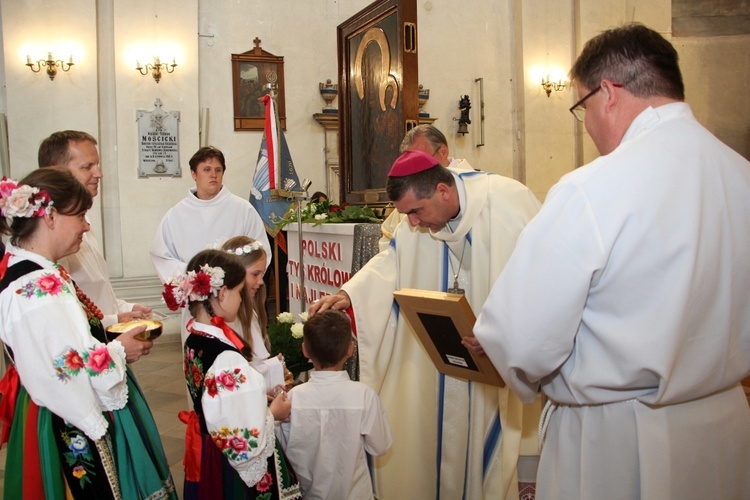 Powitanie MB Częstochowskiej w kościele rektorskim oo. pijarów w Łowiczu