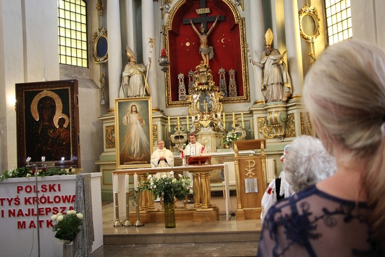 Powitanie MB Częstochowskiej w kościele rektorskim oo. pijarów w Łowiczu