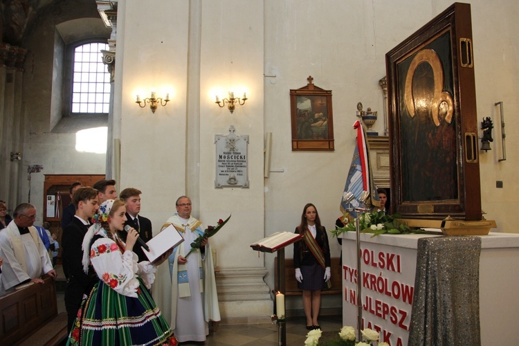 Powitanie MB Częstochowskiej w kościele rektorskim oo. pijarów w Łowiczu