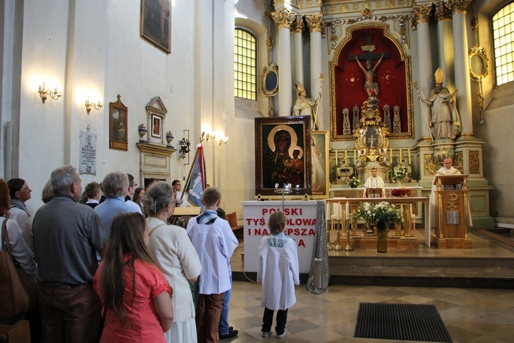 Powitanie MB Częstochowskiej w kościele rektorskim oo. pijarów w Łowiczu