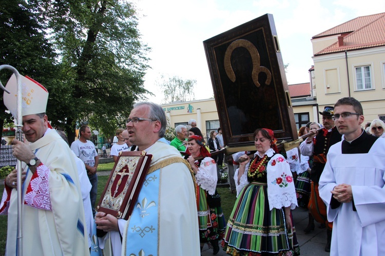 Powitanie MB Częstochowskiej w kościele rektorskim oo. pijarów w Łowiczu