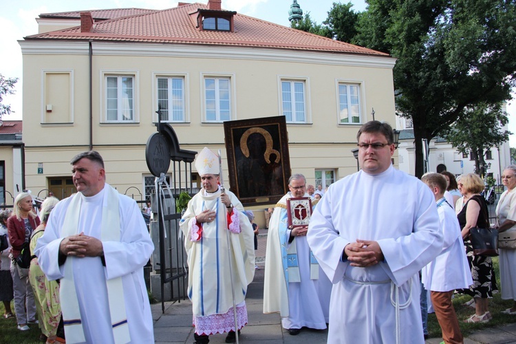 Powitanie MB Częstochowskiej w kościele rektorskim oo. pijarów w Łowiczu