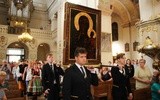 Uczniowie "Pijarskiej" wnieśli obraz Matki Bożej Częstochowskiej do kościoła