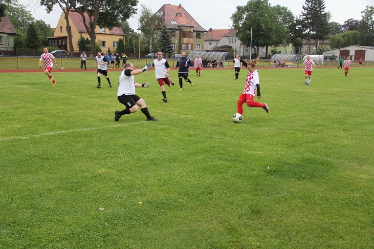 Turniej piłkarski ministrantów w Wołowie (początek)