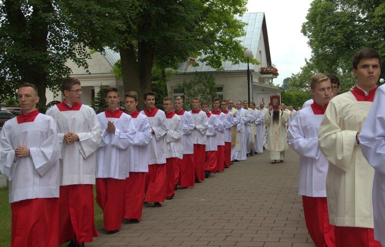 Pielgrzymka ministrantów i lektorów do Wąwolnicy