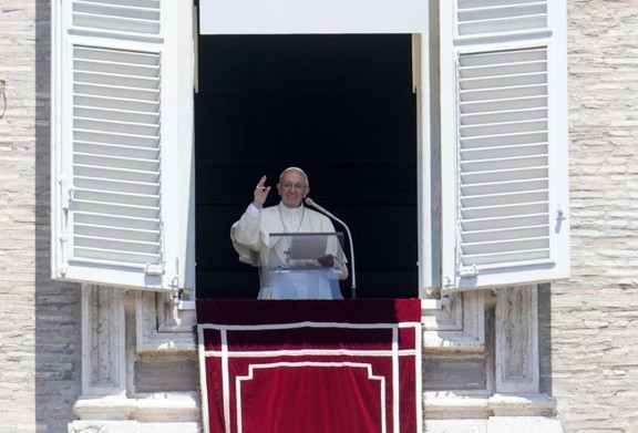 Franciszek: Pokarm eucharystyczny oznacza pełne zdanie się na Jezusa