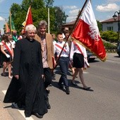 Po Mszy św. uczestnicy rocznicowej uroczystości przeszli z kościoła do ogrodów plebańskich, gdzie rozpoczął się jubileuszowy festyn