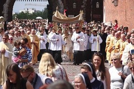 – Chcemy, aby w przestrzeni publicznej dobitnie wybrzmiał głos Bożej miłości – mówił 15 czerwca metropolita krakowski.