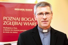 ▼	Rektor Papieskiego Wydziału Teologicznego ks. prof. Włodzimierz Wołyniec.