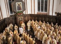 Czterej księża przejdą na emeryturę, dziewięciu obejmie nowe parafie jako proboszczowie, 17 neoprezbiterów trafi na pierwsze placówki, a 73 księży zmieni miejsce posługi