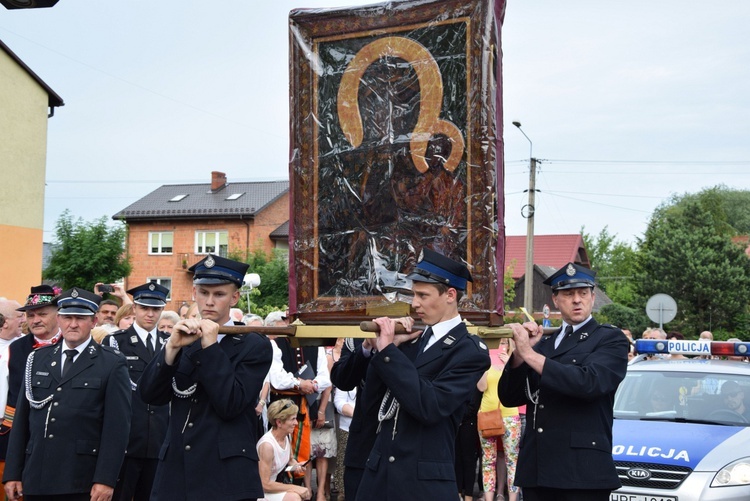 Powitanie ikony MB Częstochowskiej w parafii MB Nieustającej Pomocy w Łowiczu