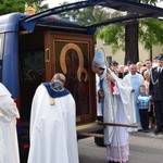 Powitanie ikony MB Częstochowskiej w parafii MB Nieustającej Pomocy w Łowiczu