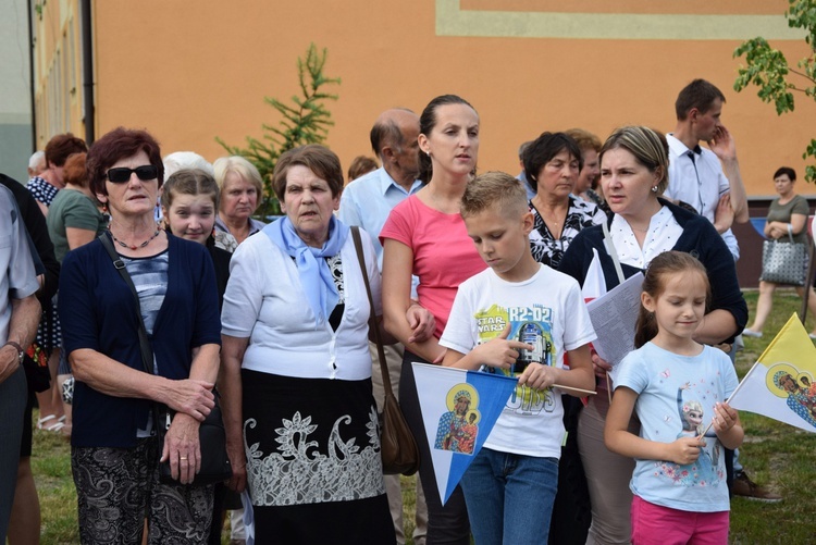 Powitanie ikony MB Częstochowskiej w parafii MB Nieustającej Pomocy w Łowiczu