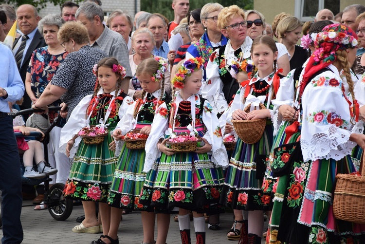 Powitanie ikony MB Częstochowskiej w parafii MB Nieustającej Pomocy w Łowiczu