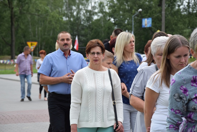 Powitanie ikony MB Częstochowskiej w parafii MB Nieustającej Pomocy w Łowiczu