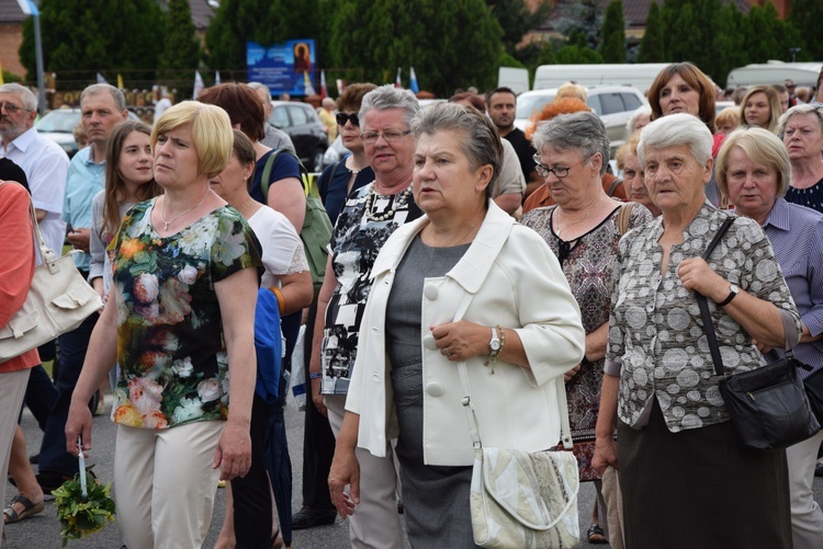 Powitanie ikony MB Częstochowskiej w parafii MB Nieustającej Pomocy w Łowiczu