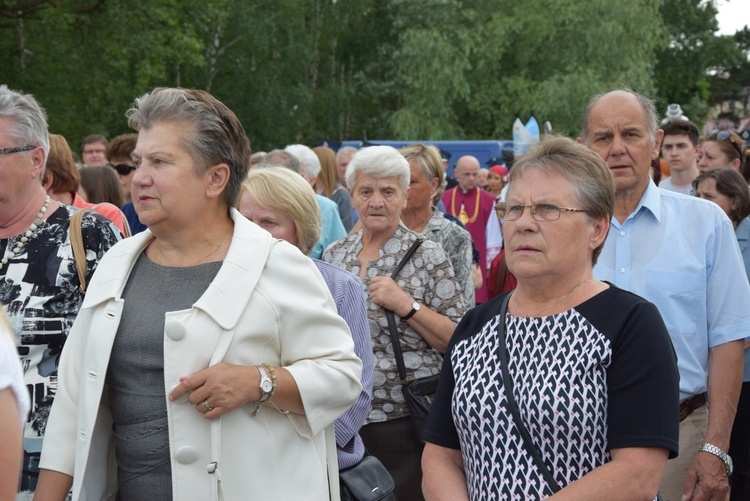 Powitanie ikony MB Częstochowskiej w parafii MB Nieustającej Pomocy w Łowiczu