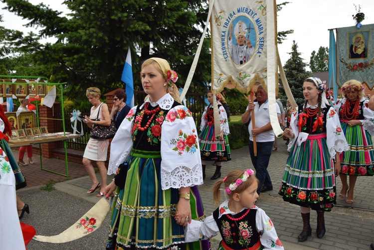 Powitanie ikony MB Częstochowskiej w parafii MB Nieustającej Pomocy w Łowiczu