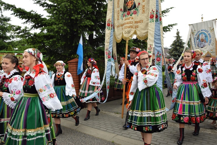 Powitanie ikony MB Częstochowskiej w parafii MB Nieustającej Pomocy w Łowiczu