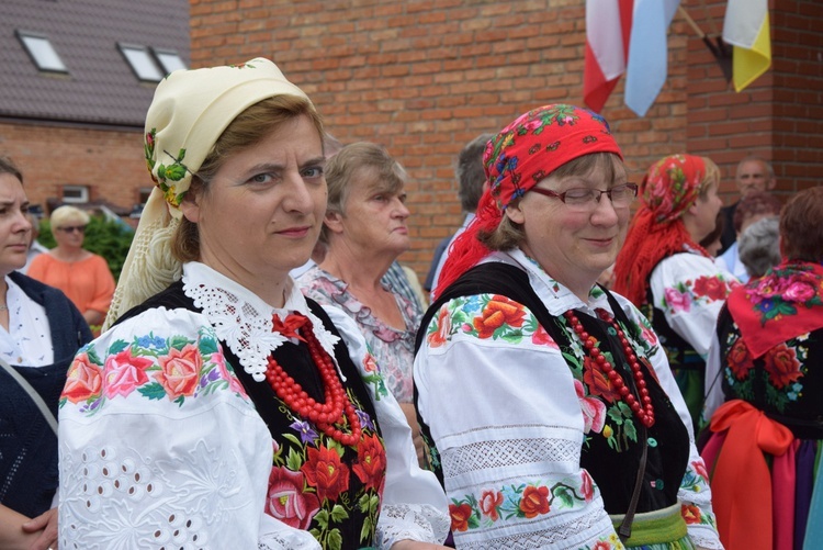 Powitanie ikony MB Częstochowskiej w parafii MB Nieustającej Pomocy w Łowiczu