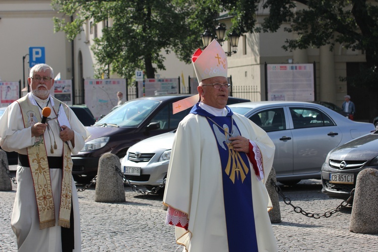 Powitanie ikony MB Częstochowskiej w katedrze łowickiej