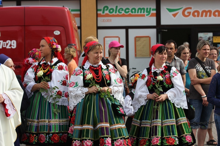 Powitanie ikony MB Częstochowskiej w katedrze łowickiej