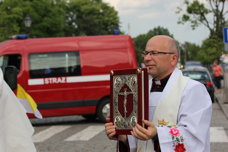 Powitanie ikony MB Częstochowskiej w katedrze łowickiej